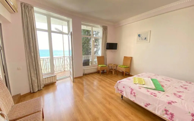 Klassicheskie Dvukhmestnye S Balkonom 1/2 Apartment