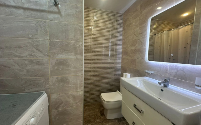 Sovremennaya Kvartira S Vidom Na More Flat 2