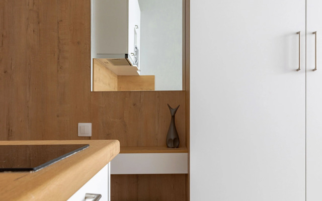 Studiya u Metro Parnas Apartments