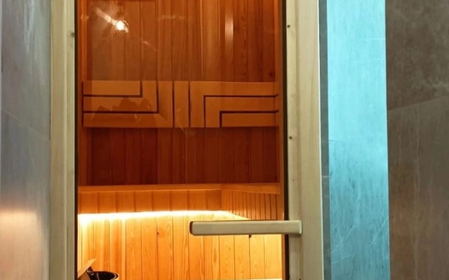 Апартаменты с дизайнерским ремонтом и сауной