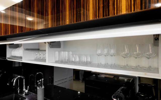 Апартаменты Шикарные трехкомнатные в элитном доме в центре Москвы