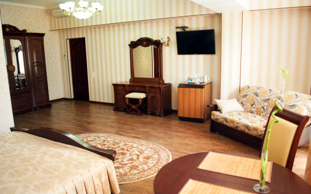New Astoria Hotel
