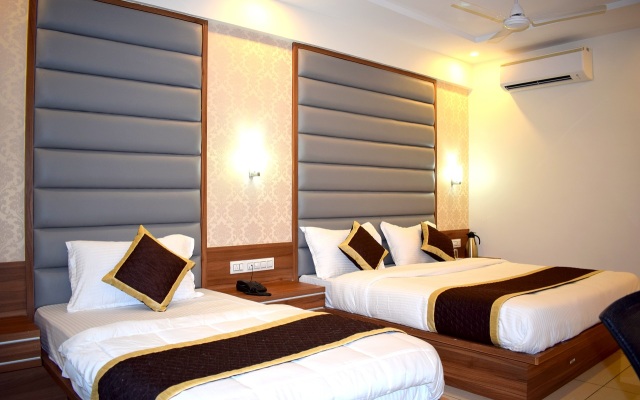 Royal Square by Sky Stays Hotel