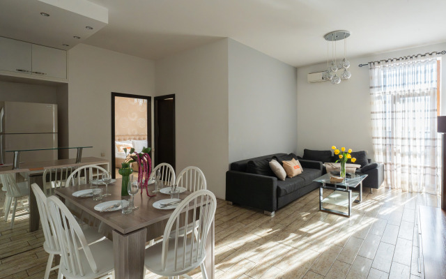 KeyGo #0123, 2 Bedroom, Near Yeritasardutyan Park, View of Ararat Apartments