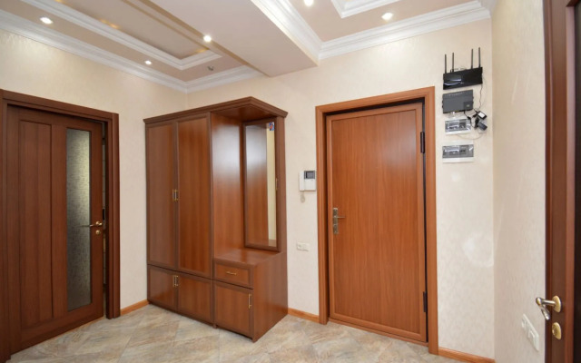 3-komn. v tsentre goroda na Severnom prospekte Flat HH550