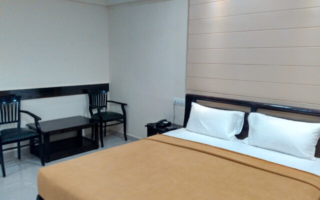 Hotel Raj Vista Suites & Convention