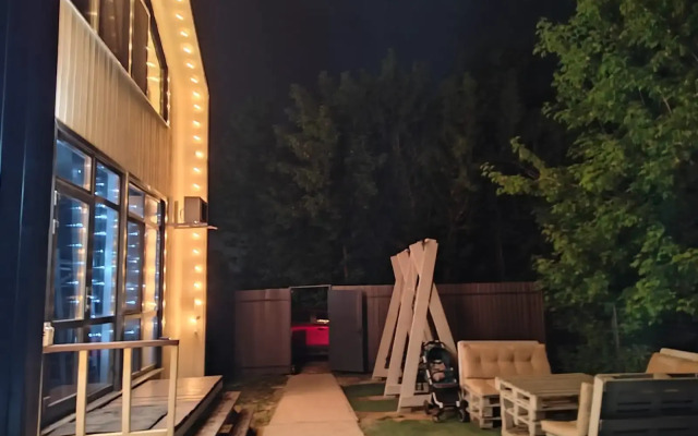 Частный дом Барнхаус с баней с видом на лес