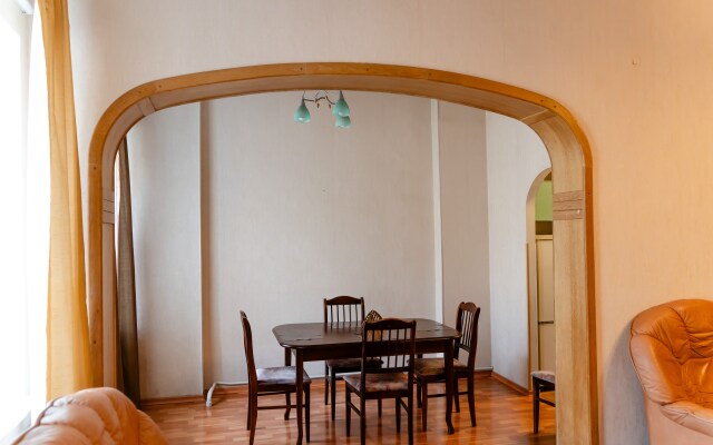 Gold Triangle BM 11 Apartments