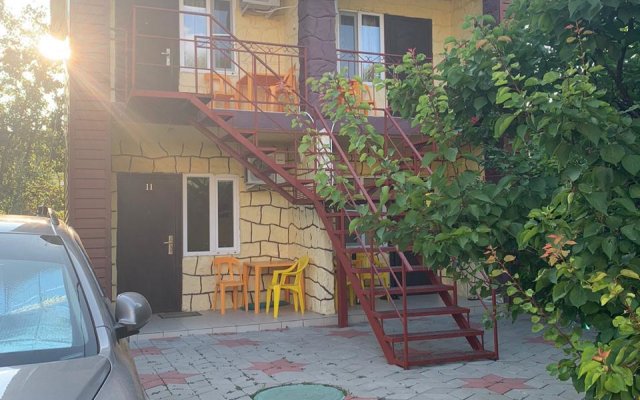 Yuzhny Guest House