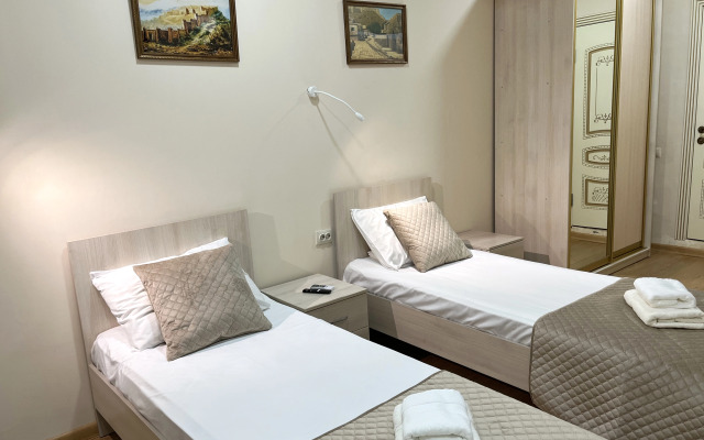 Отель Академия