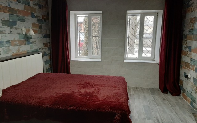 Trekhkomnatnaya Kvartira V Tsentre Na Poptsova