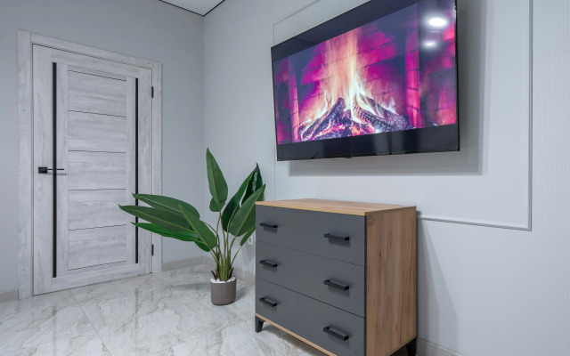 S bolshim televizorom i shikarnym vidom na reku Kuban Flat
