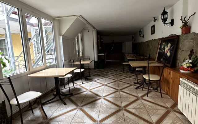 Artur Guest House