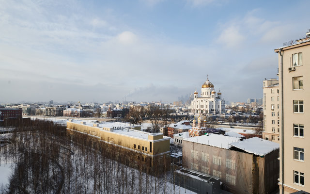 Modnaya pyaterka naprotiv Kremlya v dome na Naberezhnoj Apartments
