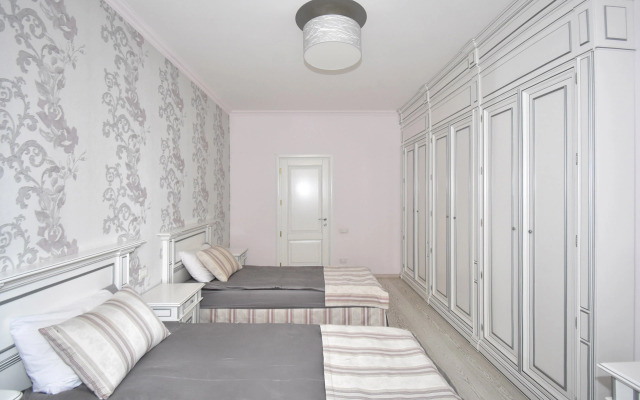3-K Kvartira v Novostroyke na Ulitsa Arama Di723 Flat