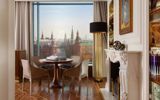 The Carlton, Moscow