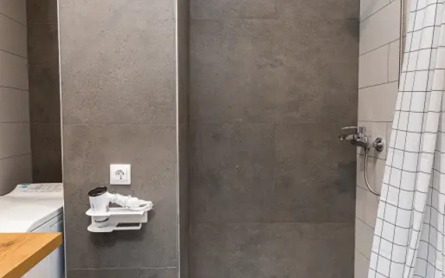 5 Dobrye Sutki Apartments