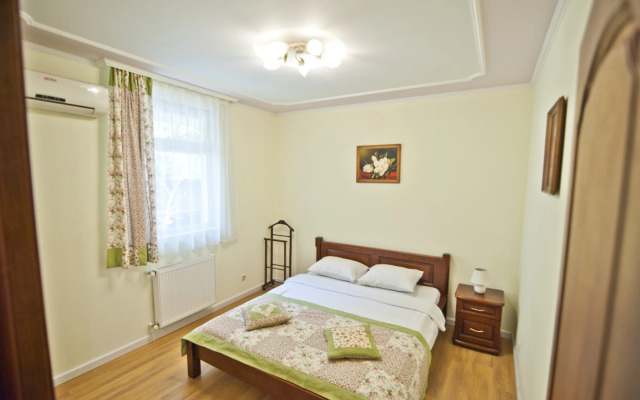 Apartments on Chekhov Street Heart of Yalta 1