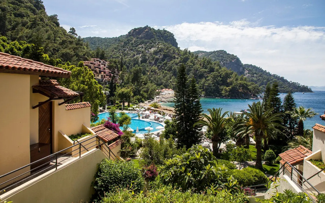 Hillside Beach Club