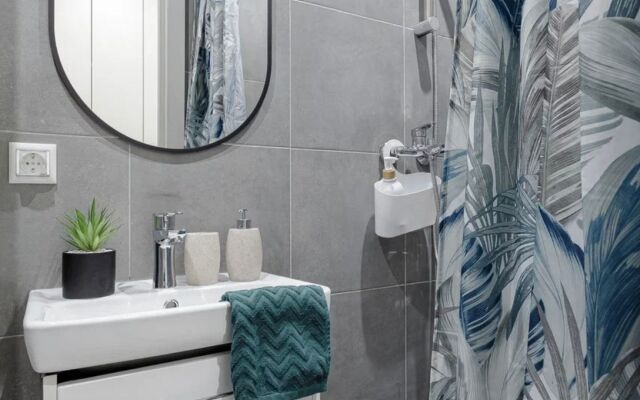 Semeynye na 3-kh gostey u metro Spartak Apartments