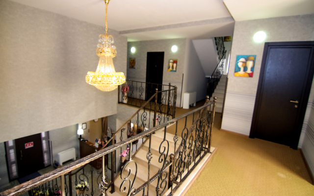 Salmer Hotel