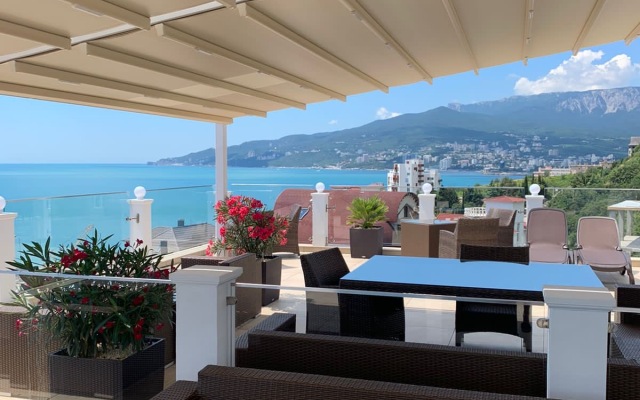 Crown Villa
