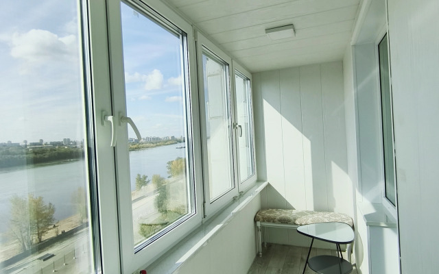 Квартира Двухкомнатные апартаменты в центре города, на берегу Иртыша