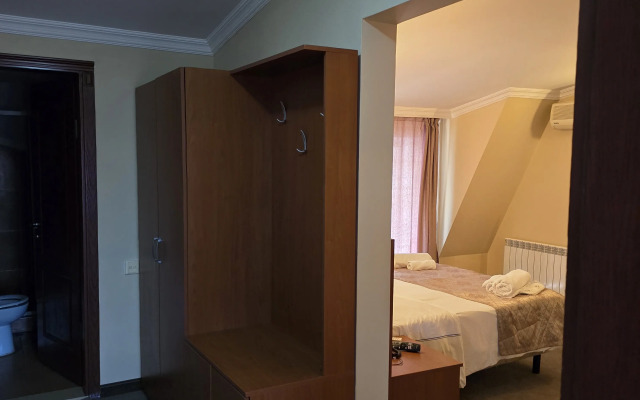 Ritsa Hotel