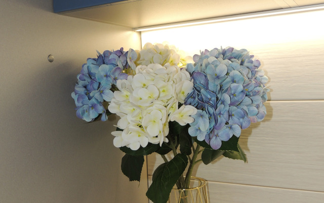 Umnaya S Alisoy Na Tsvetnike Flat