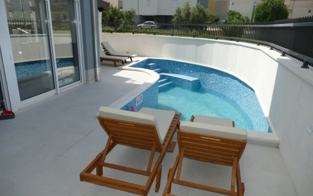 Вилла Urban Villa With Pool
