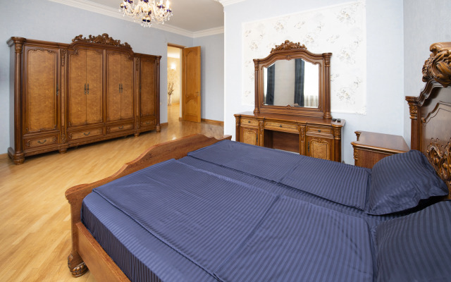 s 5 spal'nyami Guest House