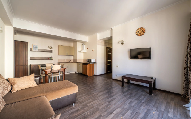 Oplot - Semejnye s odnoj spal'nej i balkonom 6 Apartments