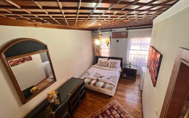 Tarihi Sari Konak Hotel