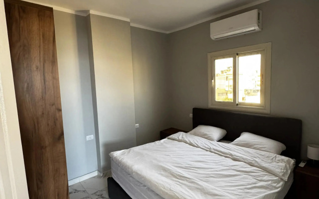 Dizaynerskaya s Vidom na More Flat