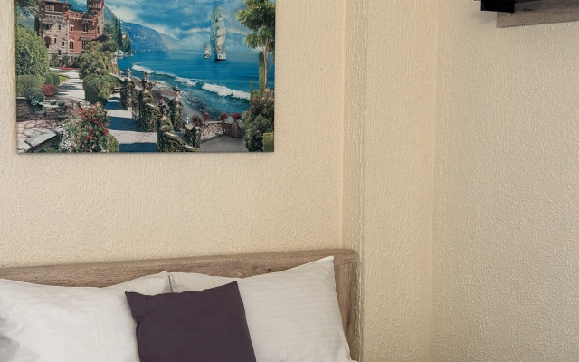 S basseynom i 5 master spalnyami Villa