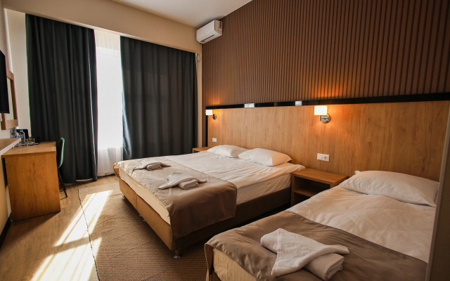 Golden Norris Hotel