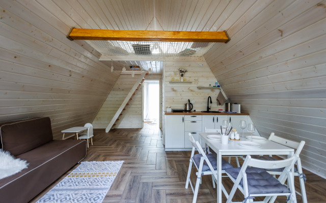 Частный дом А-фрейм в дубовом лесу