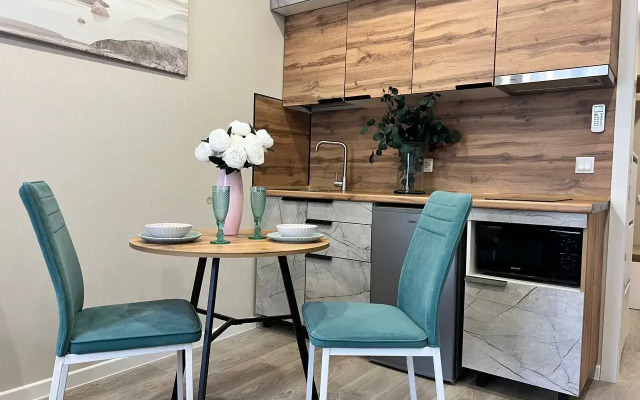 Tryokhmestnye S Balkonom Apartments