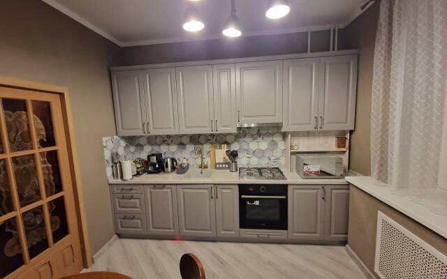 U Pushkinskogo Teatra Tsentr Flat