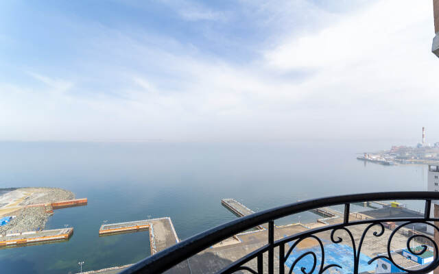 Apart Vl Na Naberezhnoy S Vidom Na More Apartments