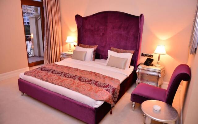 Lake Palace Hotel & Restaurant