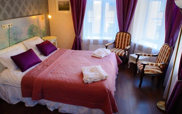 1913 Year Hotel
