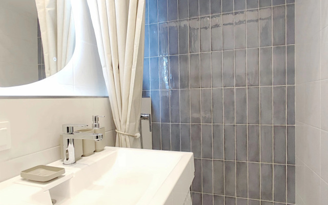 Квартира Трехместная студия с евроремонтом