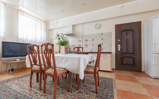 Na Kyizyil-Armeiskoy 17A Private House