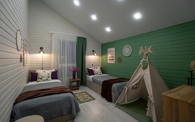 Point 371 Izumrudnyj Guest House