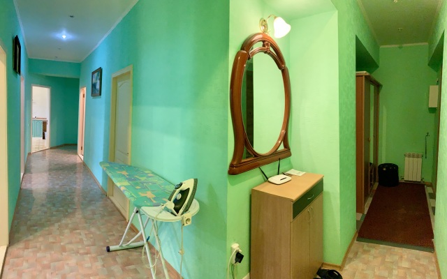 Chetyrekhkomnatnaya Vozle Primorskogo Parka Flat