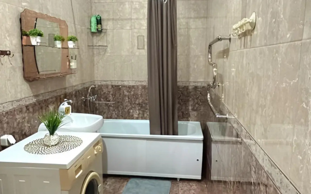 Evrodvushka S Vidom Na Goru Flat