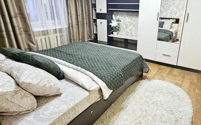Na Sverdlova 100 Flat