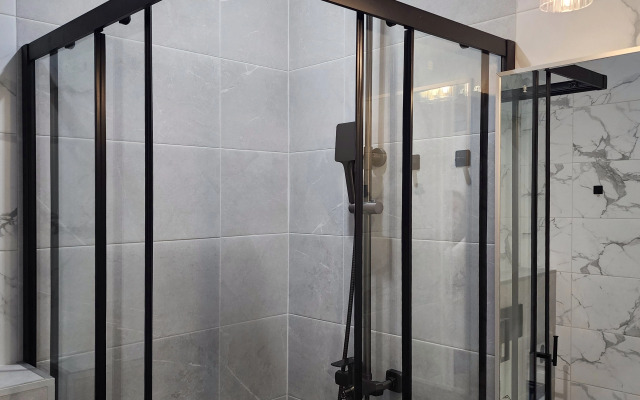 Studiya s Basseynom na Territorii Zhk Flat