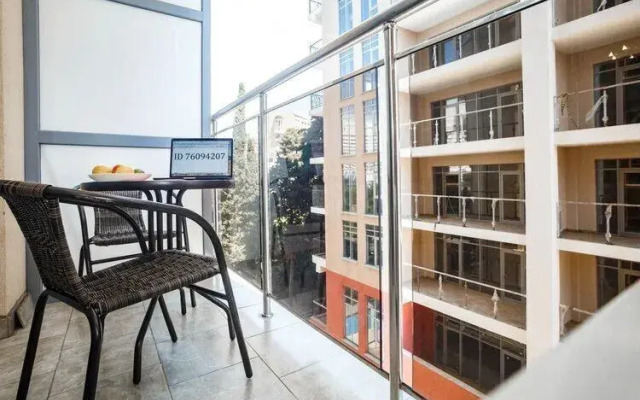 Na Chernomorskoy 6 55 Flat